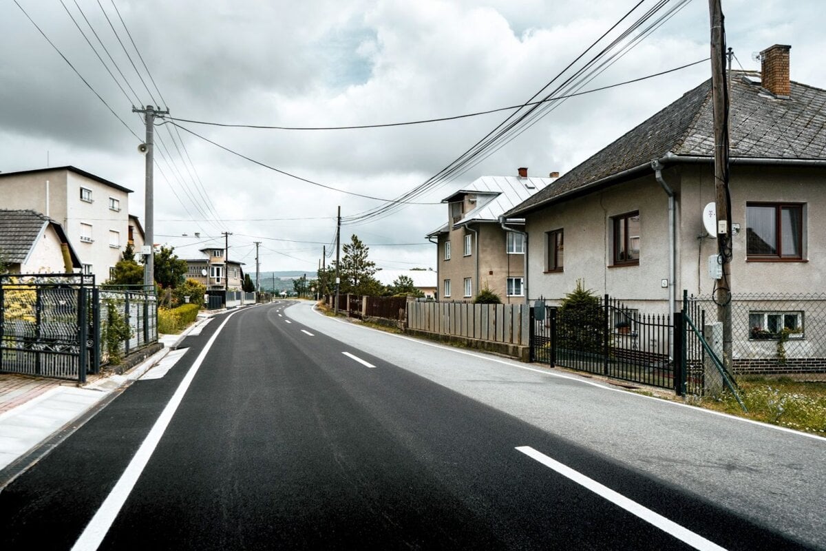 Asfalterska cata presovskej zupy obnovila cesty v Porubke a Brestove nad Laborcom