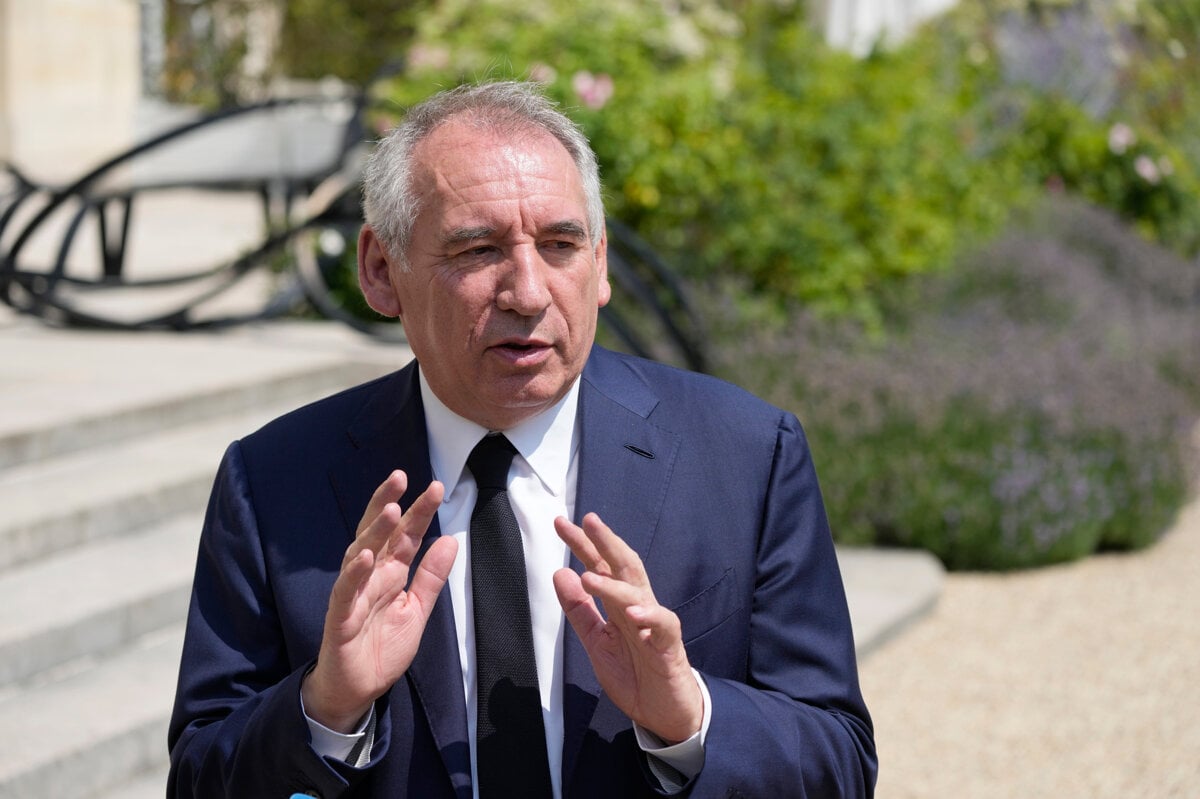 Francuzska opozicia hrozi vlade zvrhnutim pre skrty v rozpocte