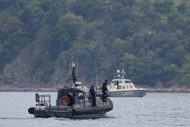 Grecko zadrzalo prvych migrantov po zmrazeni azylu
