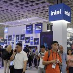 Intel ustupuje od planov na vystavbu zavodov