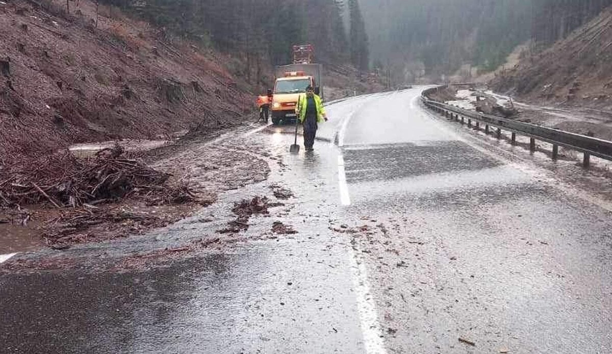 Nasledky burky obmedzili dopravu na Lucenec