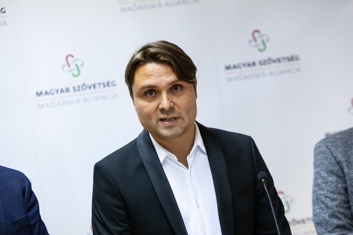 Navrh o politickych stranach obmedzuje ferovu sutaz namieta Madarska aliancia