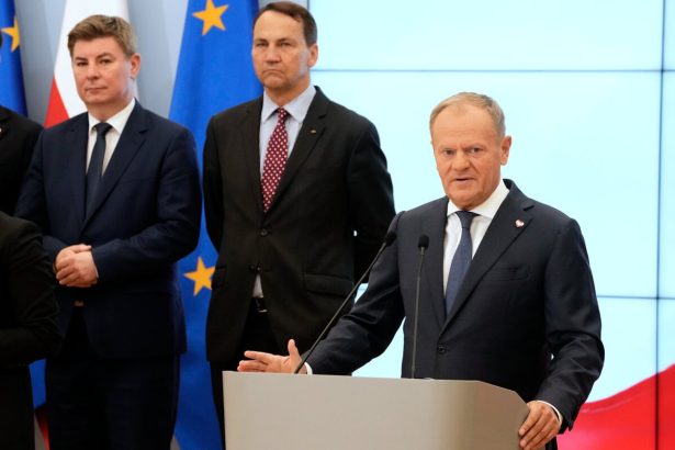 Polski ministri nesmu hlasovat proti vlade