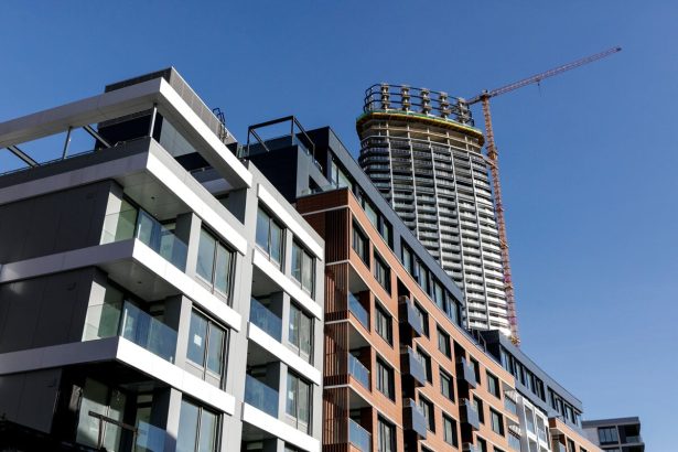 Trh komercnych nehnutelnosti dosiahol rekordny objem investicii