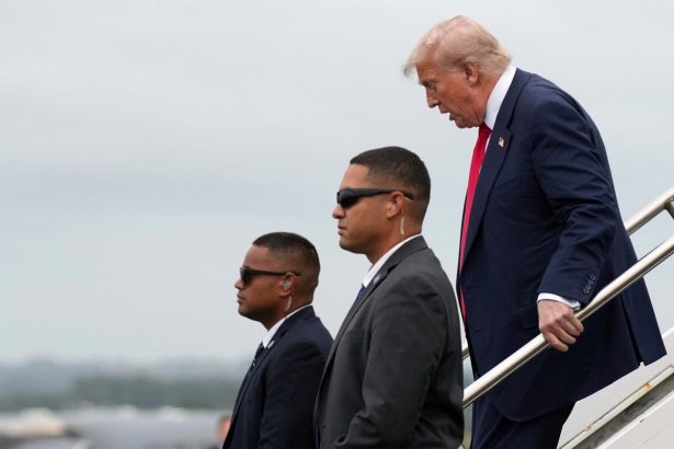 Trump dorazil do Skotska varoval Europu pred dvoma nebezpecenstvami