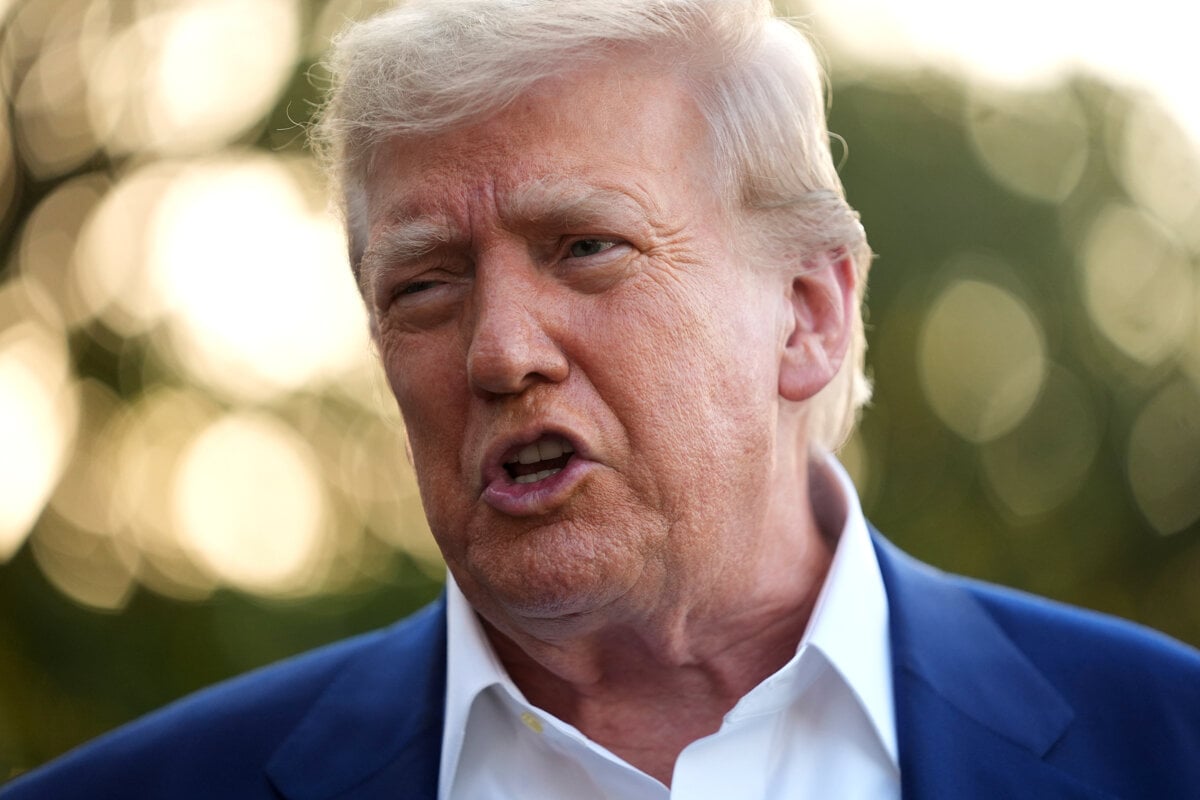 Trump hrozi The Wall Street Journal zalobou za clanok