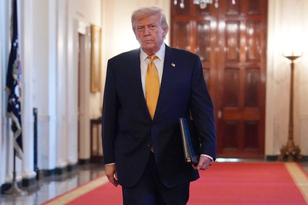 Trump zazaloval Wall Street Journal a Murdocha