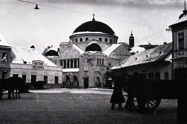Turci trhy aj Tiso Sturovo namestie v Trencine zazilo sceny ako z filmu 300