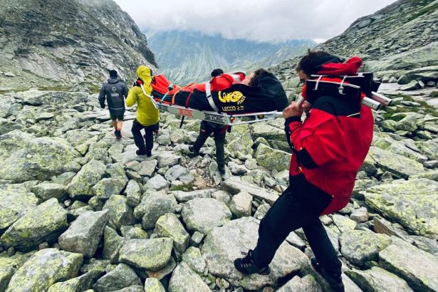 Turista si zranil dolnu koncatinu padom evakuovali ho vrtulnikom