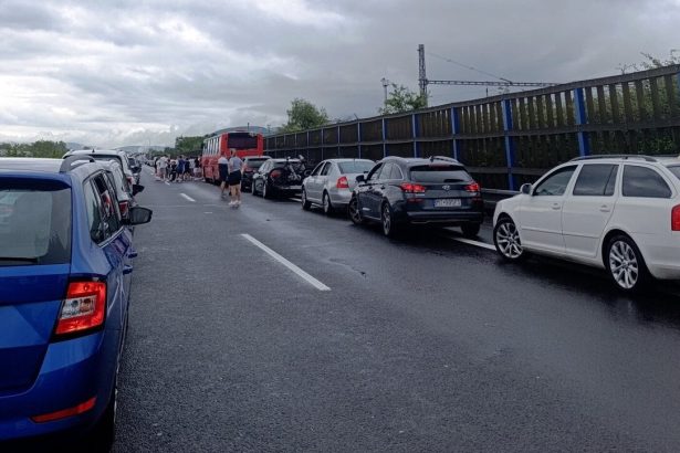 Vazne problemy na R1 havarie v silnom dazdi