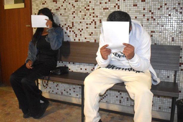 Ziacka hodila ucitelke knihu a pero udrela ju a roztrhla saty Dostala podmienku