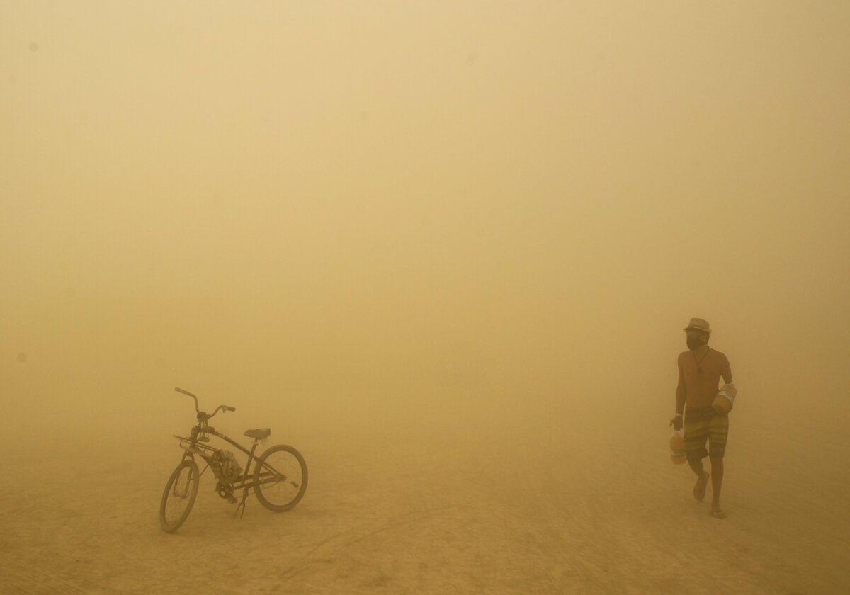 Antikapitalisticky festival Burning Man opovrhuje peniazmi no bez nich neprezije