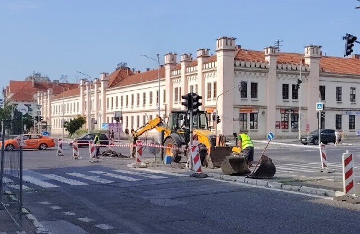 Dopravne obmedzenia na hlavnej krizovatke v Nitre