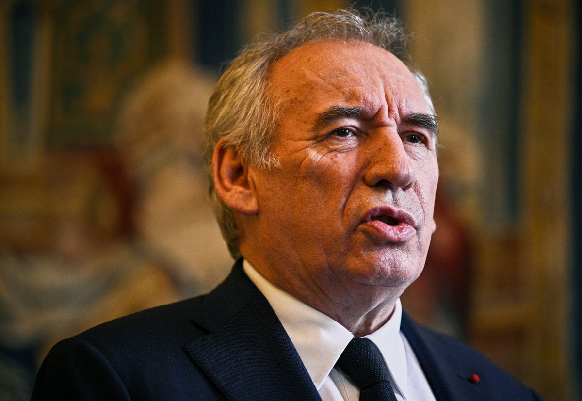 Francuzsky premier poziada parlament o doveru vlade