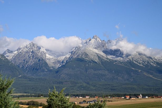 Hoci sa leto este neskoncilo zasnezene konciare Vysokych Tatier