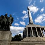 Koalicia navrhuje novy trestny cin poskodzovania vojnovych pamatnikov