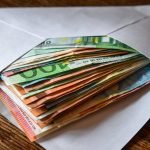 Od troch seniorov vylakali viac ako 30 tisic eur Podvodnici vacsinou volaju na pevnu linku