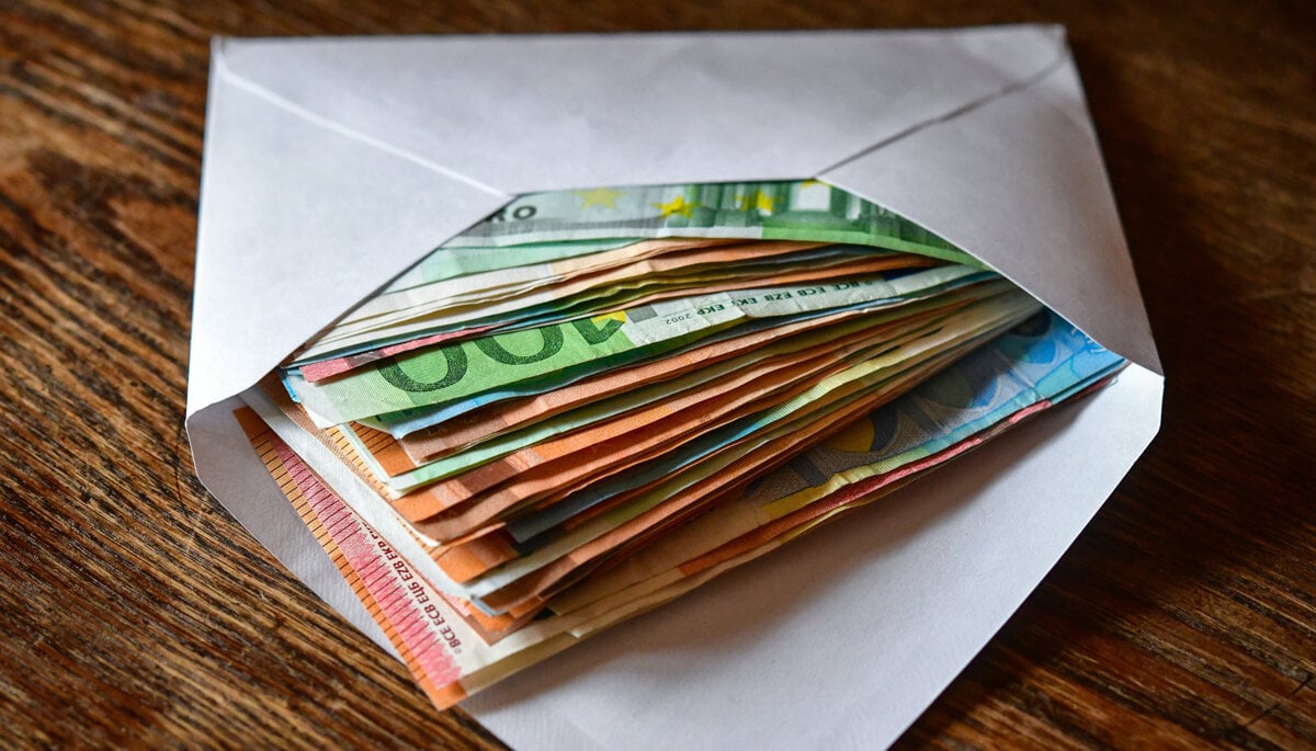 Od troch seniorov vylakali viac ako 30 tisic eur Podvodnici vacsinou volaju na pevnu linku