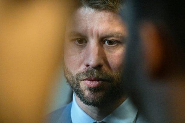 Opozicia kritizuje premiera za zastrasovanie verejnosti