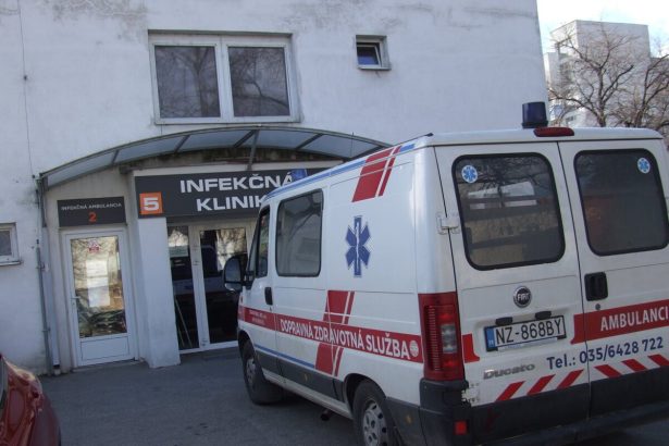 Pacientov so zltackou vozia do Nitry