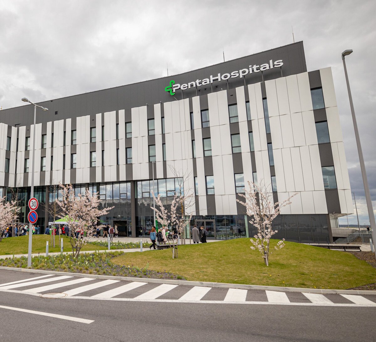 Penta sa vzdala tendra na zachranky tvrdi ze je netransparentny Preverit ho dal aj Zilinka