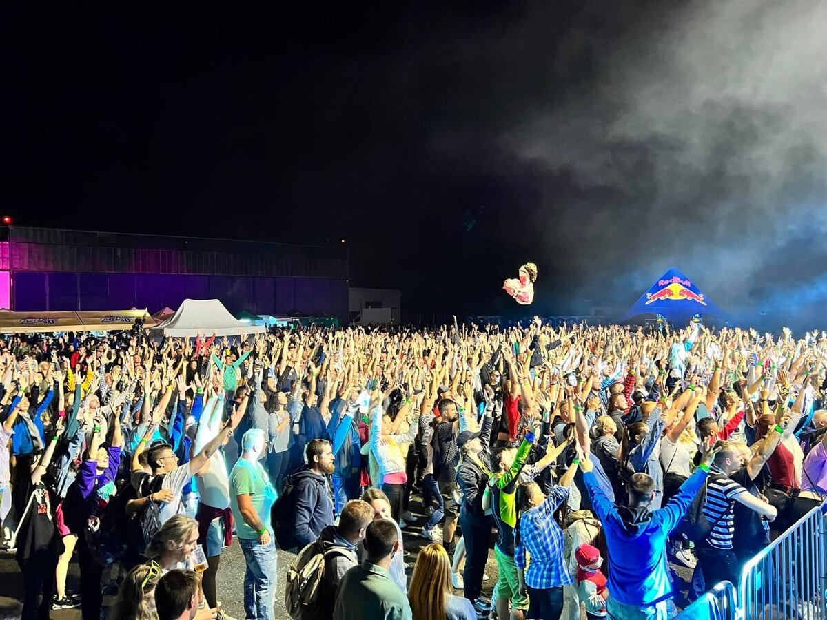 Pre zltacku rusia festival na letisku v Poprade