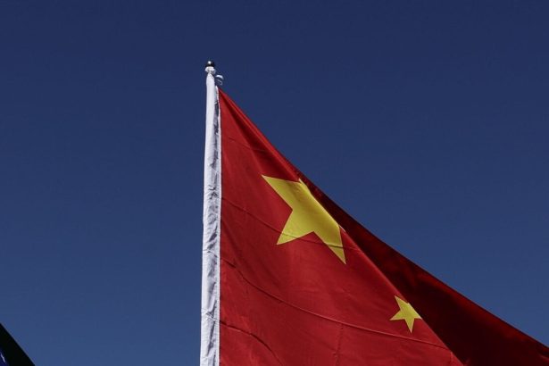 Pri zruteni rozostavaneho mosta v Cine zahynulo 12 ludi