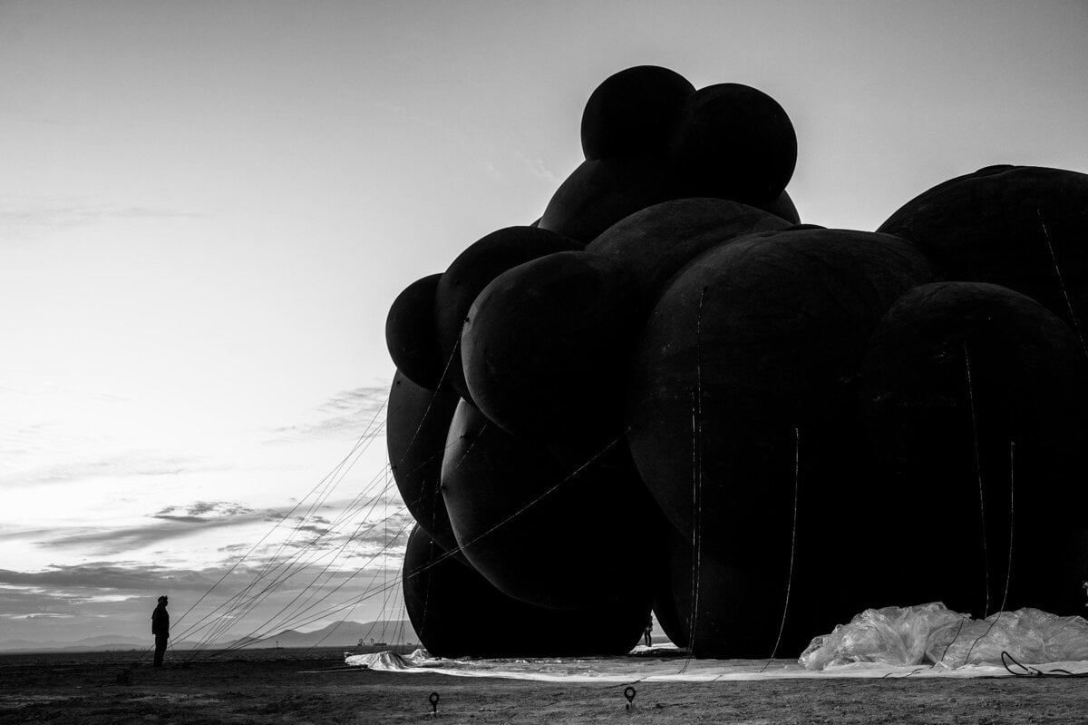 Pustna burka znicila ukrajinsku instalaciu na festivale