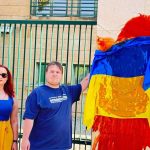 Rusko vyhralo vyhlasil Orban Aktivisti v Prahe oblievali plot velvyslanectva cervenou farbou