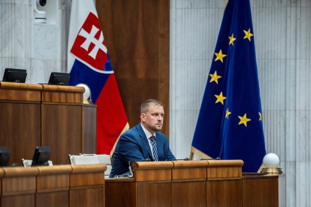 Smer nepodpori navrh na odvolanie Saska