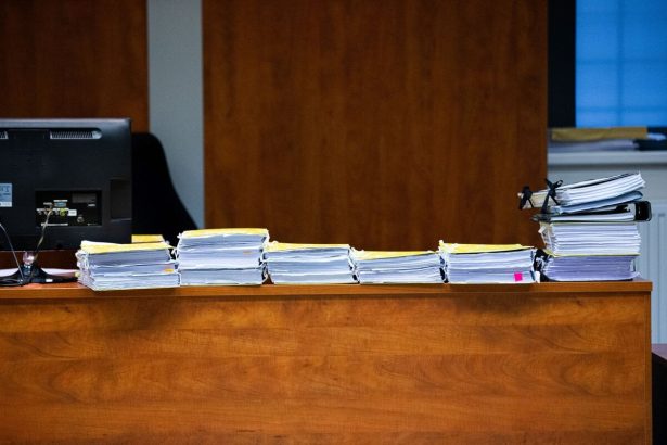 Specializovany sud uznal pedagoga za vinneho v holokauste