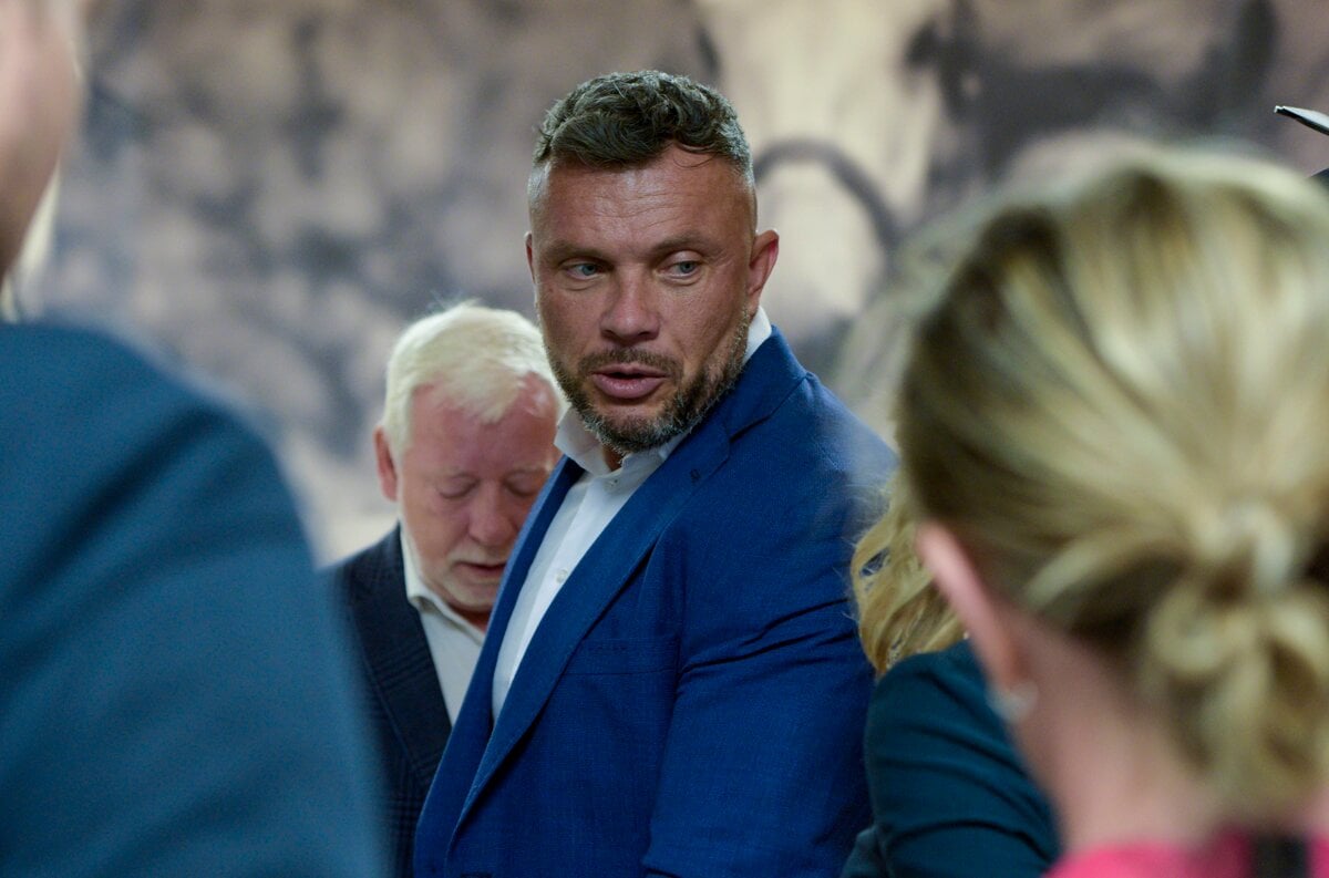 Suja vylial zupny majetok do firmy kde pracuje clen vedenia Republiky