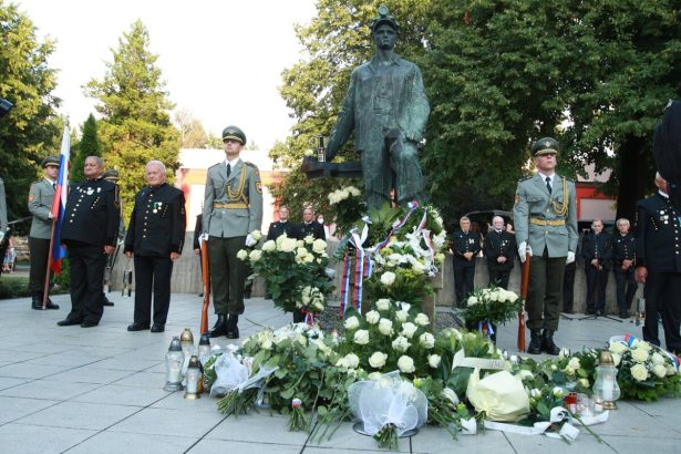 V Den obetii banskych nestasti Handlovcania spominaju na obete banskej tragedie