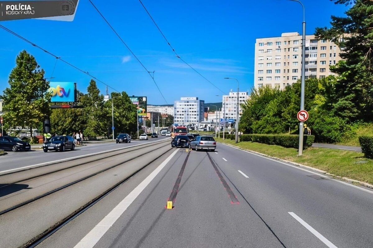 V Kosiciach havarovalo policajne auto s dalsimi styrmi