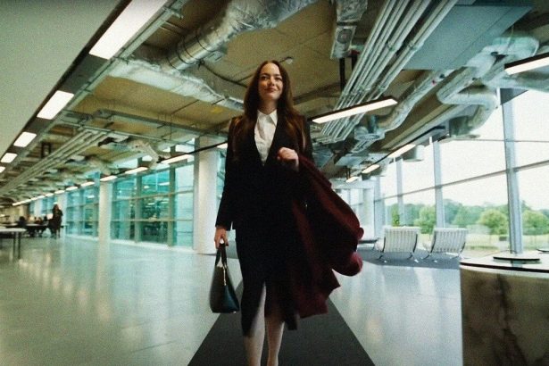 Ak niekto veri ze ste votrelac treba suhlasit Dystopia nie je buducnost hovori Lanthimos