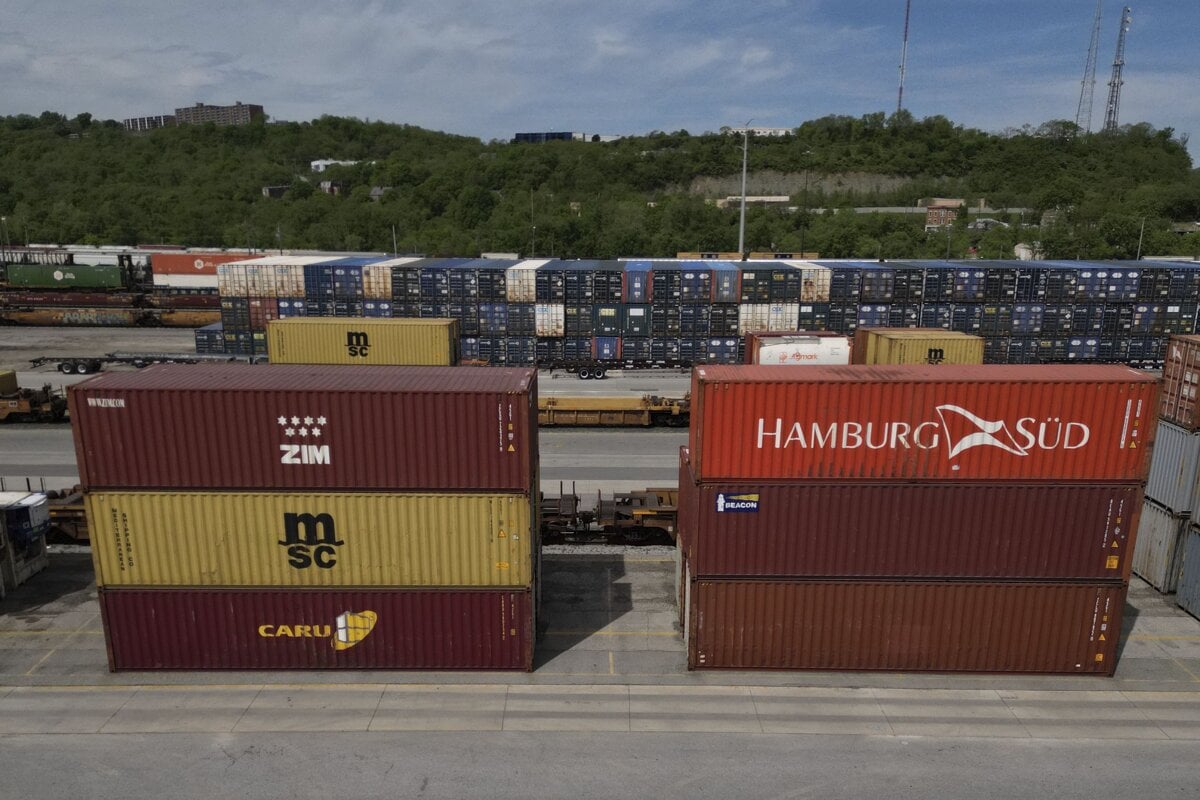 Cinske firmy presmerovali vyvoz do Nemecka po zavedeni ciel v USA