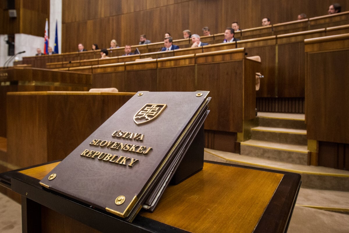 Co sa meni v ustave Ficova hradza proti progresivizmu nestoji len na dvoch pohlaviach