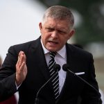 Fico sa stretol s Orbanom na moste ktory opravila Dzurindova vlada