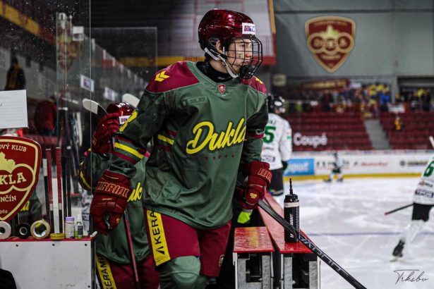 Ligu okusil v patnastich reprezentaciu viedol proti najlepsim Na kapitana caka draft NHL