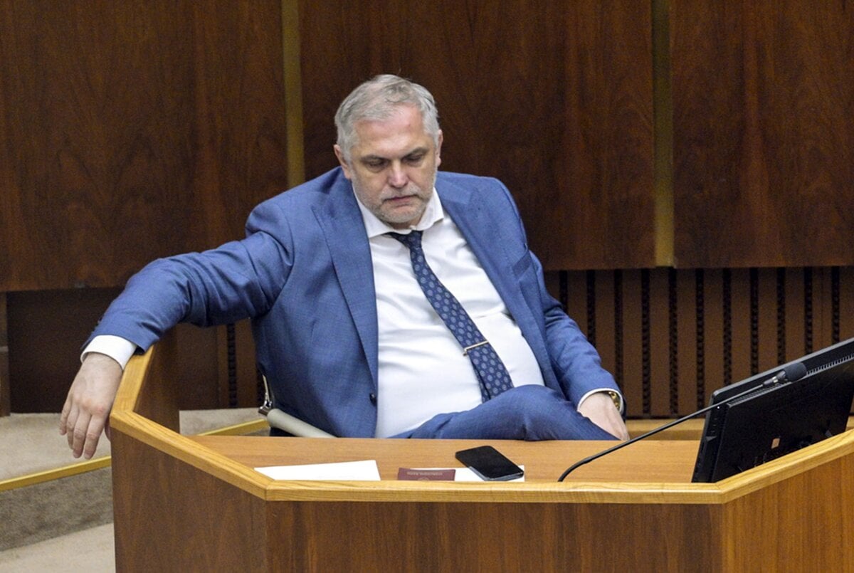 Michelko by nizke preferencie SNS riesil blokom so Smerom