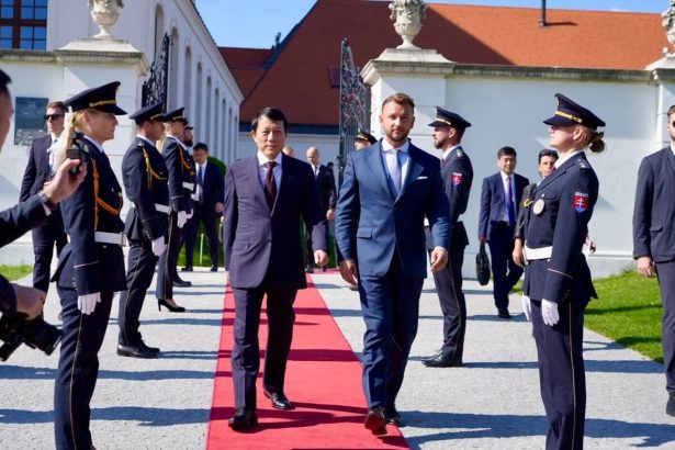 Minister Sutaj Estok rokoval s vietnamskym kolegom o azijskych trhoch