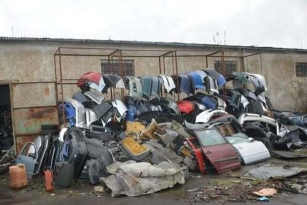 Muz z Fekisoviec navozil do hangarov odpady