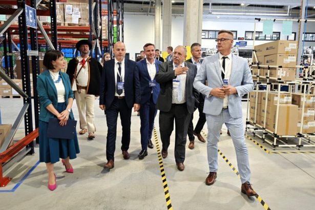 Na Kysuciach otvorili novy zavod na vyrobu volantov