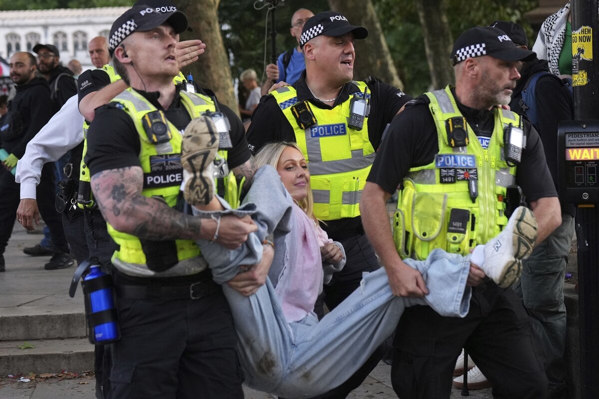 Na demonstracii na podporu Palestiny zadrzali 890 osob