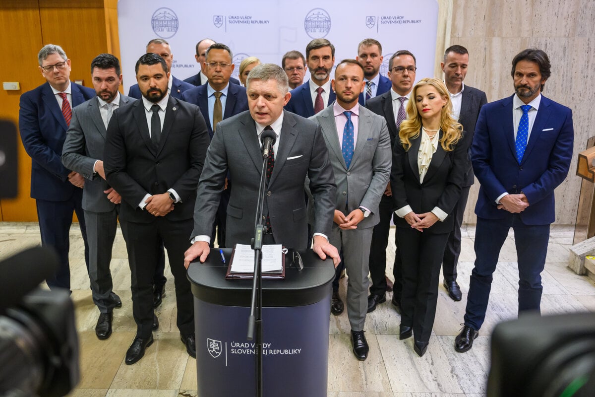 Na zdrazovanie nasadzuju Ustavu Chce Smer lamat odpor opozicie tajnym hlasovanim