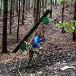 Nosici vyniesli lavicky k Budzoganu