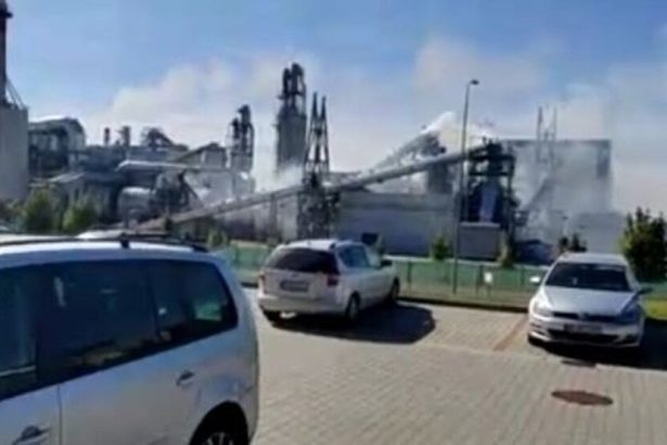 Ozval sa vybuch Poziar vo vyrobnej hale IKEA v Malackach likviduje desiatky hasicov