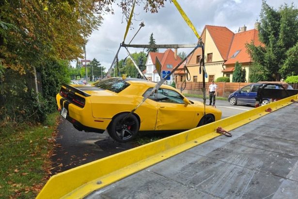 Po Kalinakovej vile v Chorvatsku auto sefa SIS