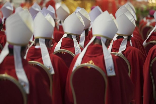 Polski biskupi kritizovali vladu za obmedzovanie nabozenstva v skolach