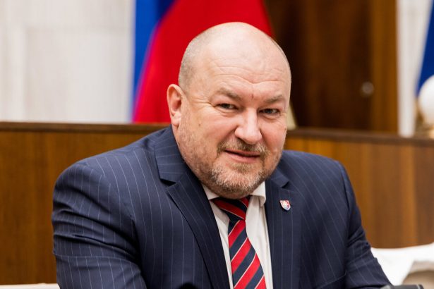 Poslanci okolo ministra Huliaka stiahli novelu zakona o hazarde